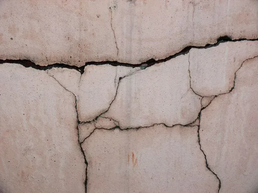 5. Cracks or shifting in foundations, sidewalks, or nearby slopes (Image Credits: Pexels)