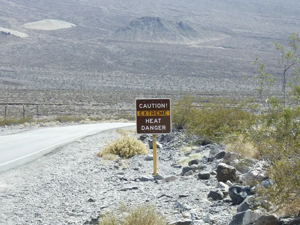 3. Death Valley, California: The Hottest Place on Earth That People Still Visit (fooosco, Flickr, CC BY-SA 2.0)