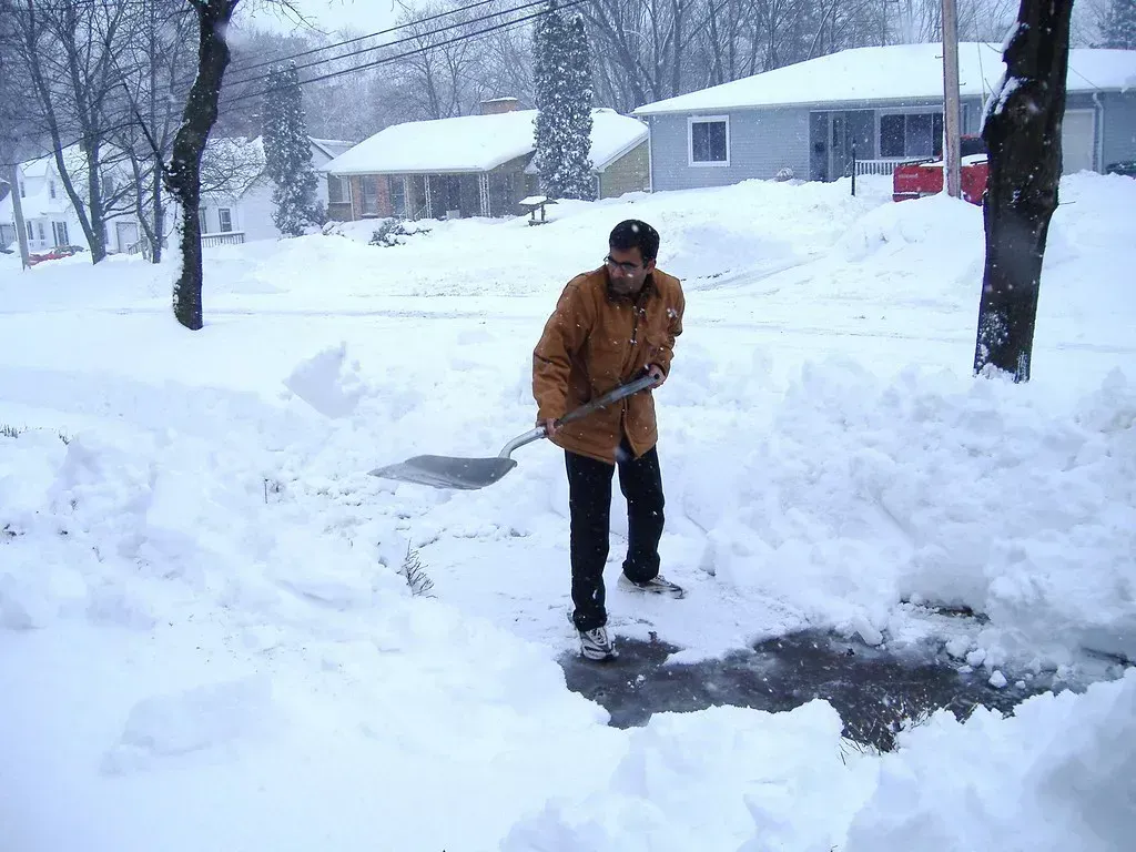 6. Shoveling Snow Without Thinking About Heart Health (avinashbhat, Flickr, CC BY-SA 2.0)