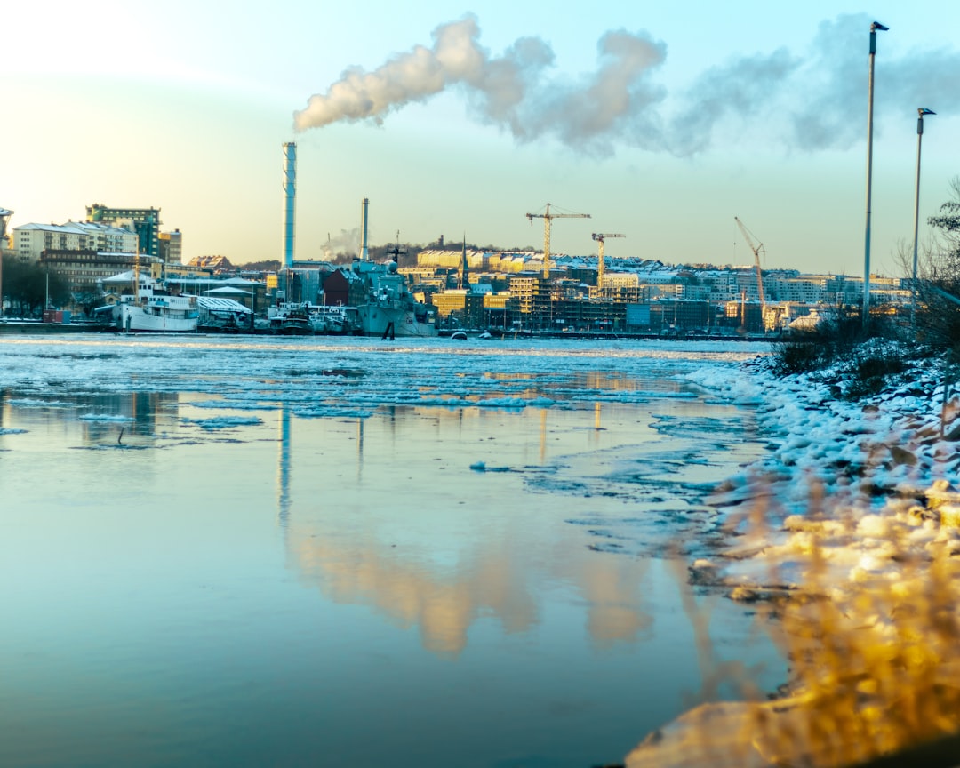 Dishwashing Chemicals Poison Underground Water Systems (Image Credits: Unsplash)