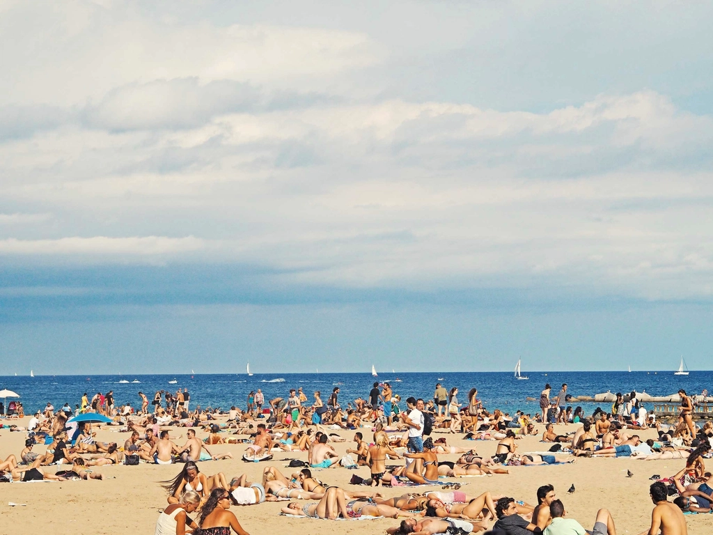 Tourism’s New Hotspots and Hardships (image credits: rawpixel)