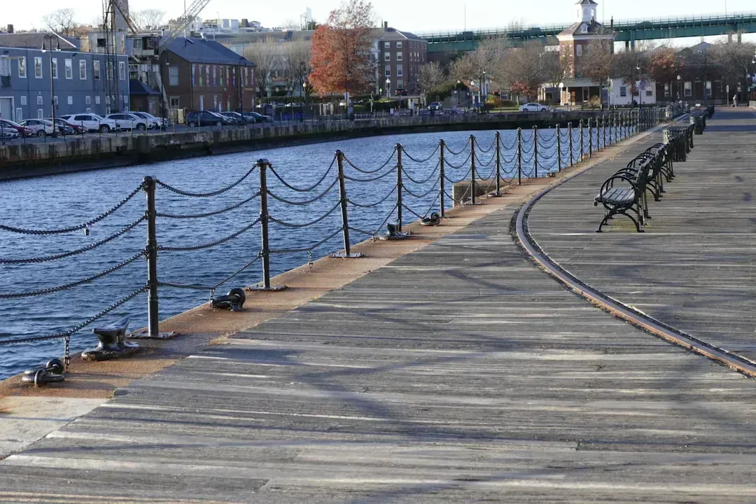 The harbor-wide barrier Boston studied and quietly shelved (Image Credits: Unsplash)