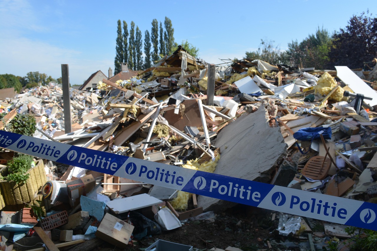 Home Explosion Adds to Chaos (image credits: pixabay)