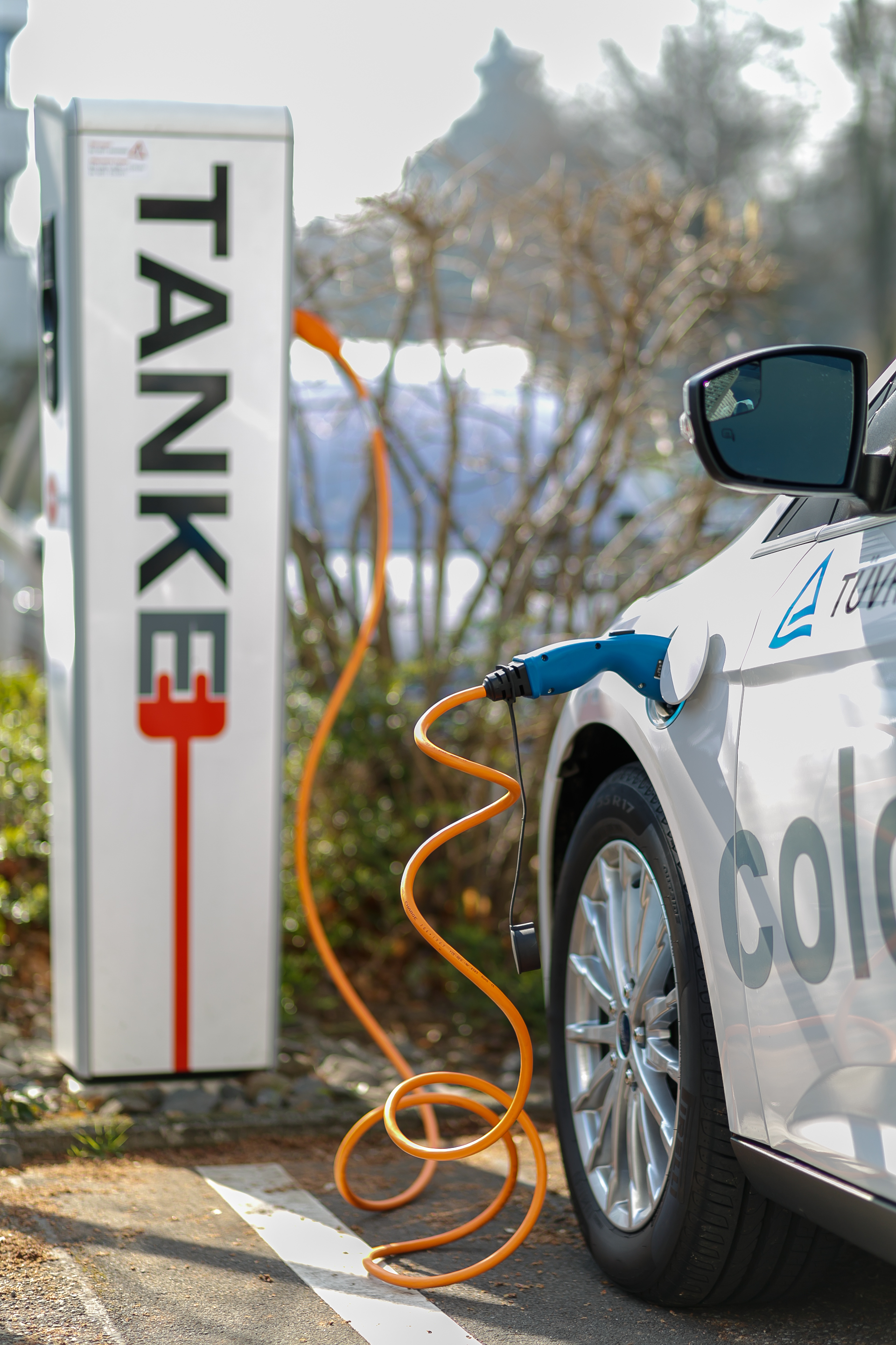 Range Anxiety and Real-World Performance (image credits: wikimedia)