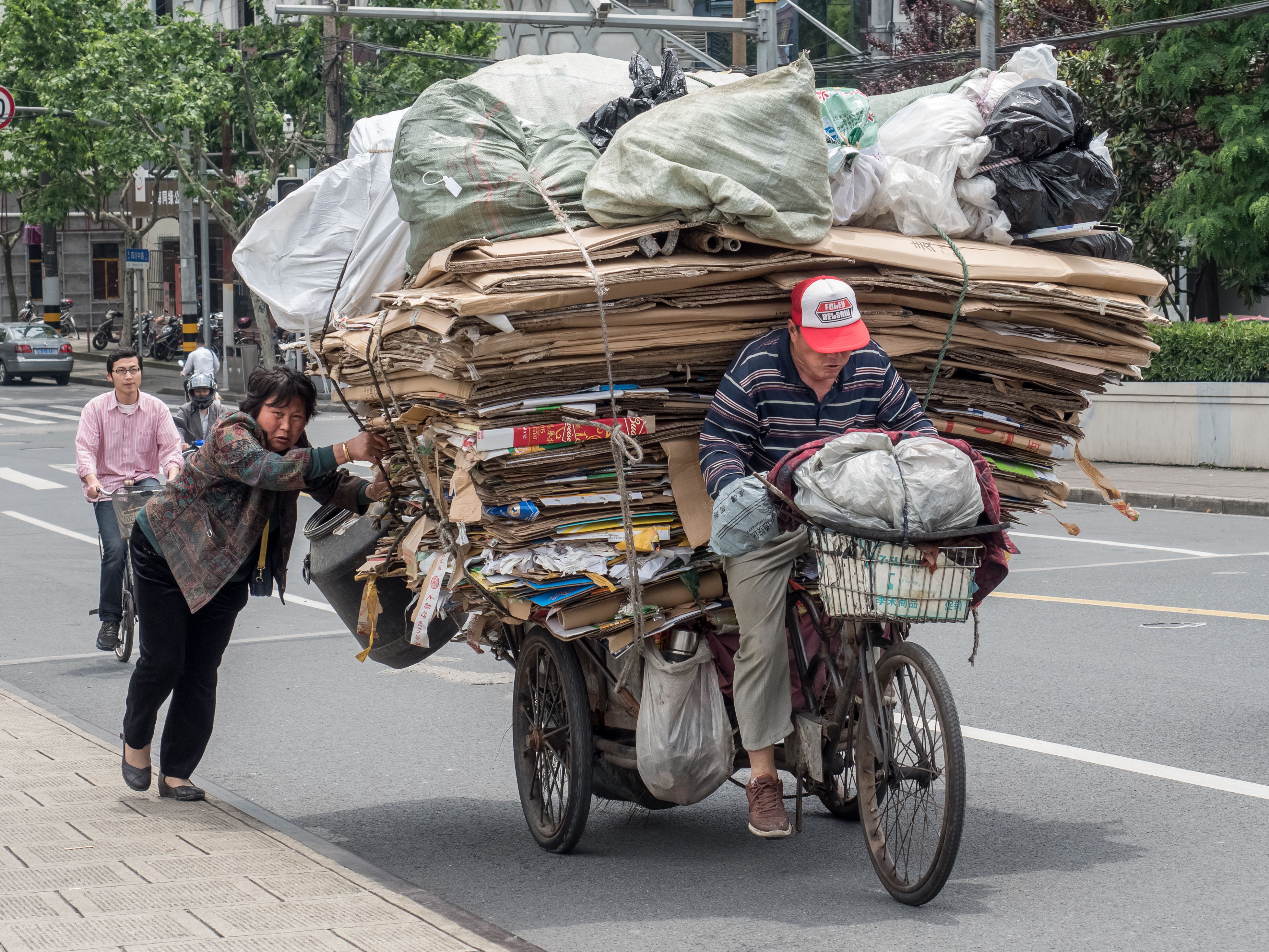 EU's Crackdown on Fast Fashion and Food Waste (image credits: wikimedia)