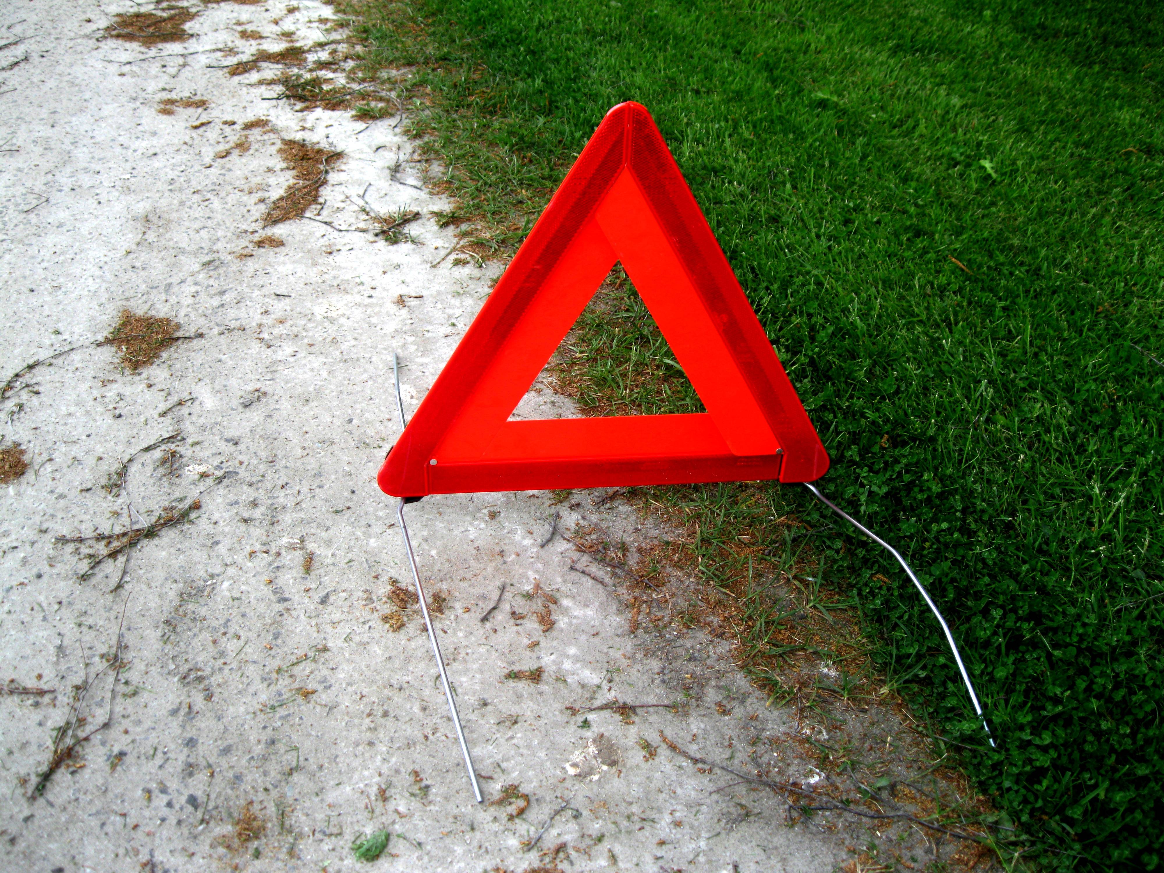 Vehicle Emergency Kit Essentials (image credits: By Santeri Viinamäki, CC BY-SA 4.0, https://commons.wikimedia.org/w/index.php?curid=49300747)