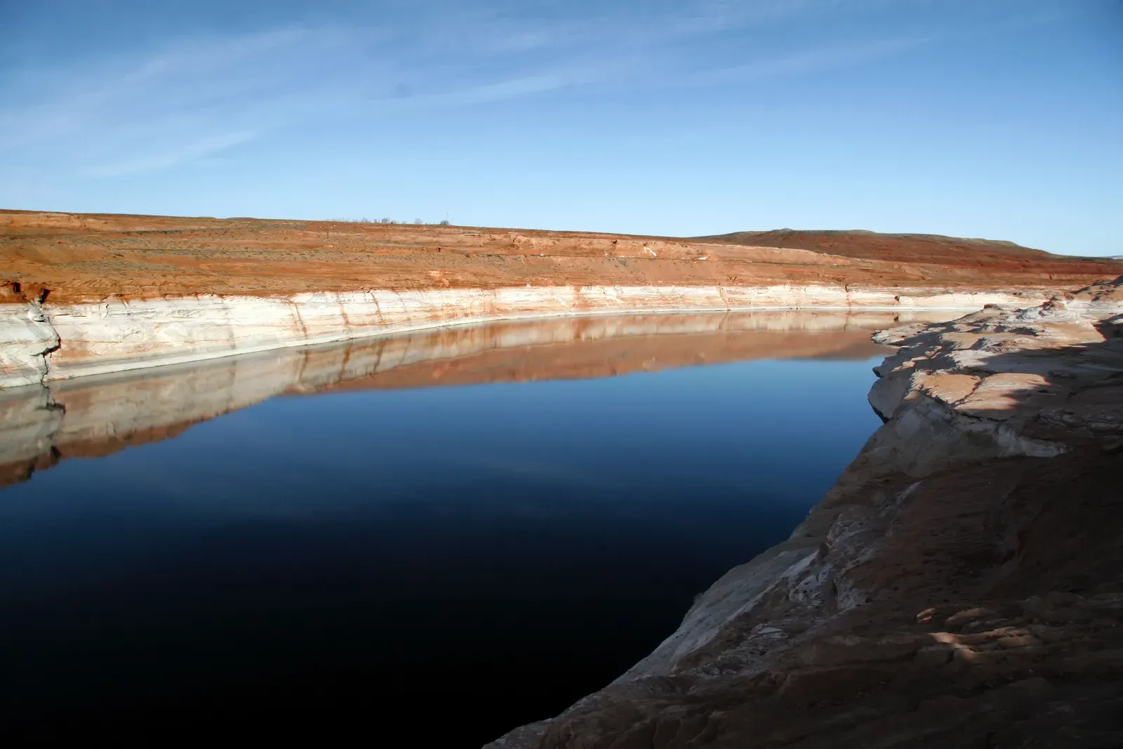 Lake Powell's race toward minimum power pool (Lake Powell Water level 3-4-08, CC BY-SA 2.0)