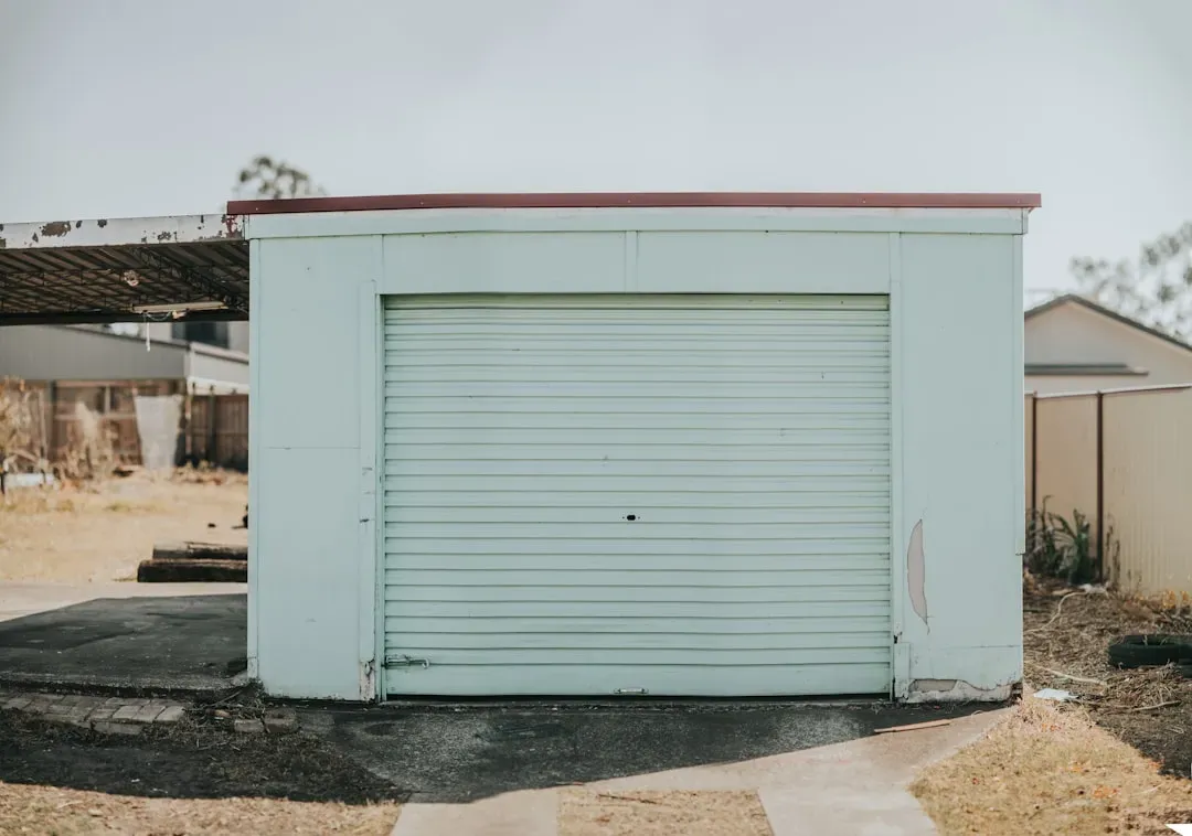 5. Homes Without Backup Power or Storm Systems (Image Credits: Unsplash)