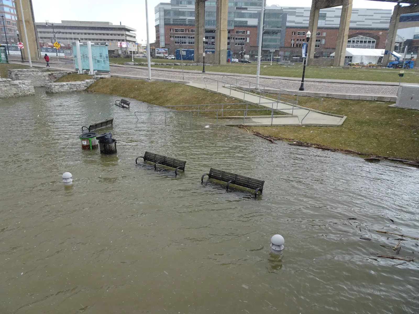 Buffalo, New York: Lake Erie's Relentless Gusts (By B137, CC BY-SA 4.0)