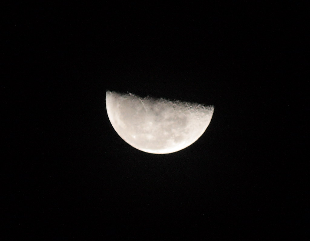 The Science Behind Moon-Sleep Connection Hit Different Than Expected (image credits: flickr)