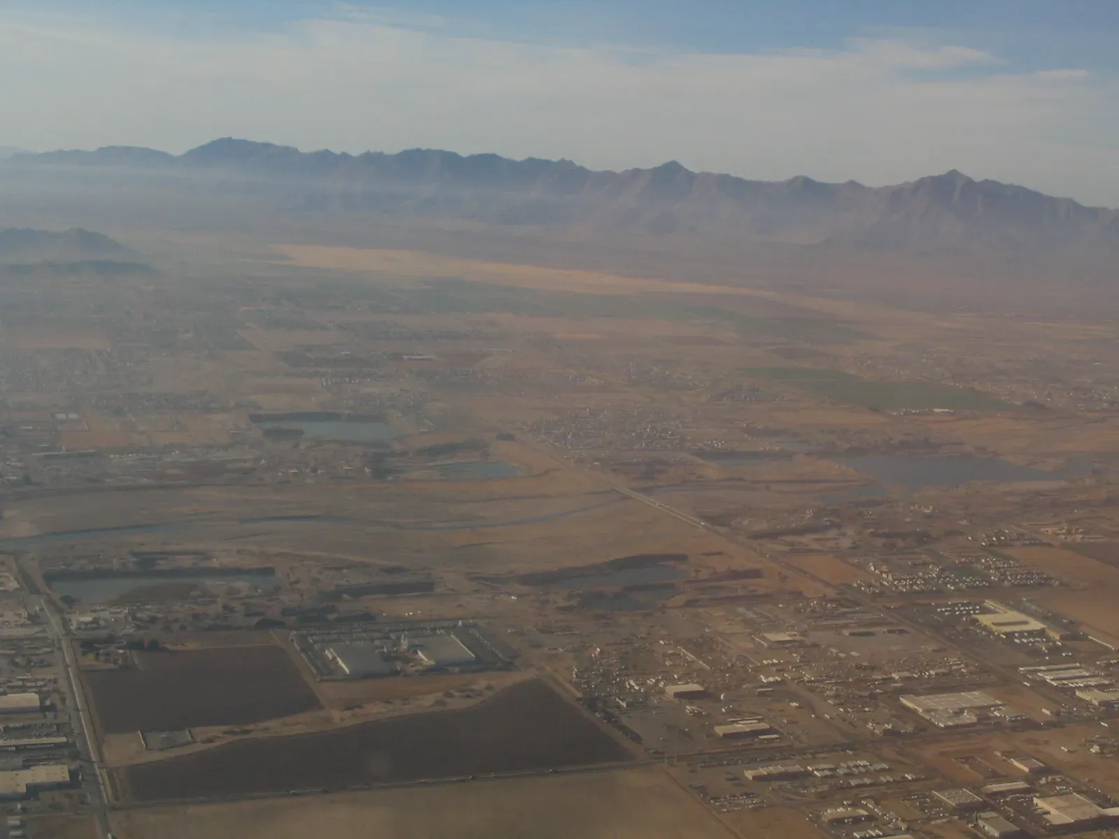 #7 Most at Risk: Phoenix, Arizona - A City Running Out of Water (Phoenix, Arizona on Approach to Sky Harbor International Airport, CC BY-SA 2.0)