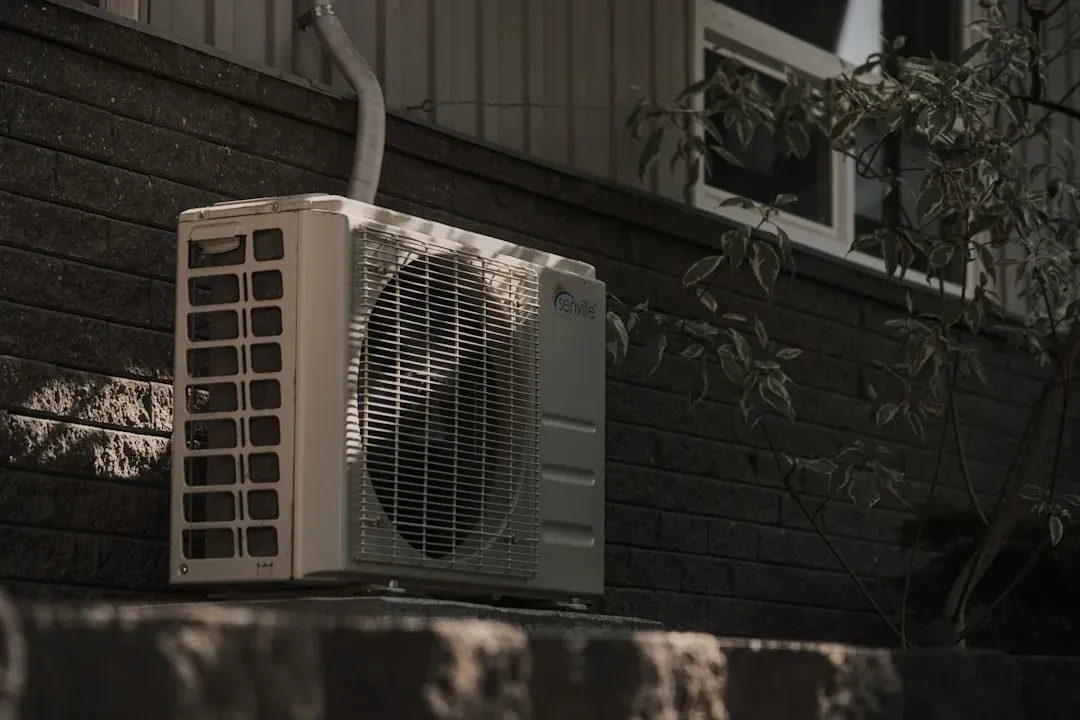 The cooling paradox: air conditioning that feeds the problem (Image Credits: Unsplash)