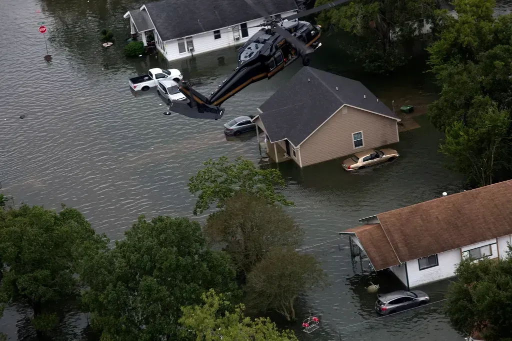 2. New Orleans, Louisiana - Flooding, Humidity, and Hurricane Season (Image Credits: Rawpixel)