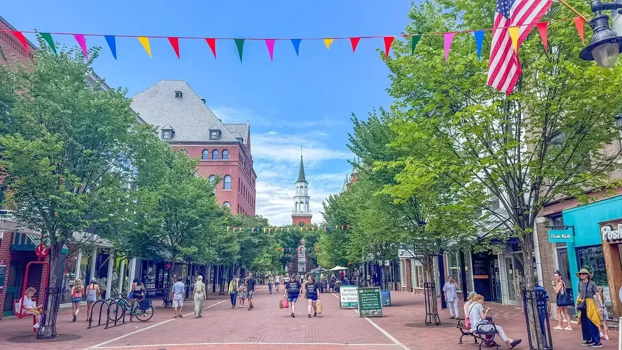 Burlington, Vermont: a city that chose renewable power early (Image Credits: Pixabay)