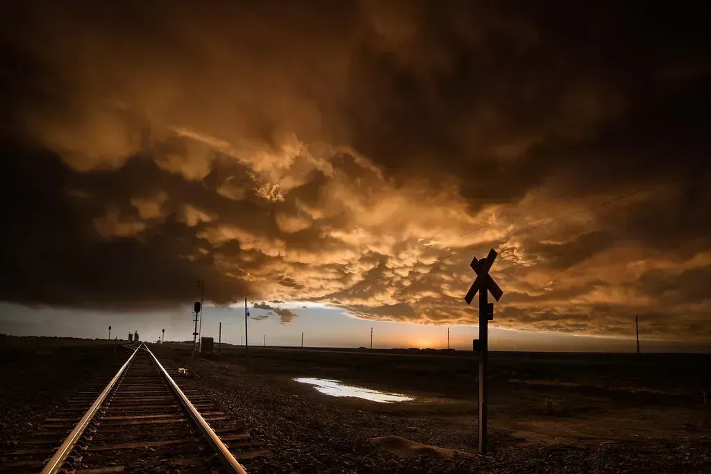 Storms that strike while people are asleep (fireboat895, Flickr, CC BY 2.0)