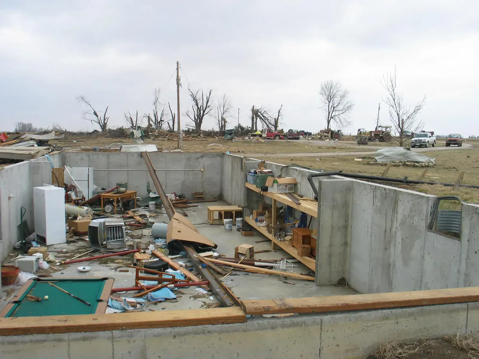Lubbock's Scientific Legacy and Lasting Resilience (Image Credits: Image with more information about the event at NOAA, Kansas NWS office ; dead link, archived https://web.archive.org/web/20110523173207/http://www.crh.noaa.gov/eax/?n=severe-feb282007, Public domain)