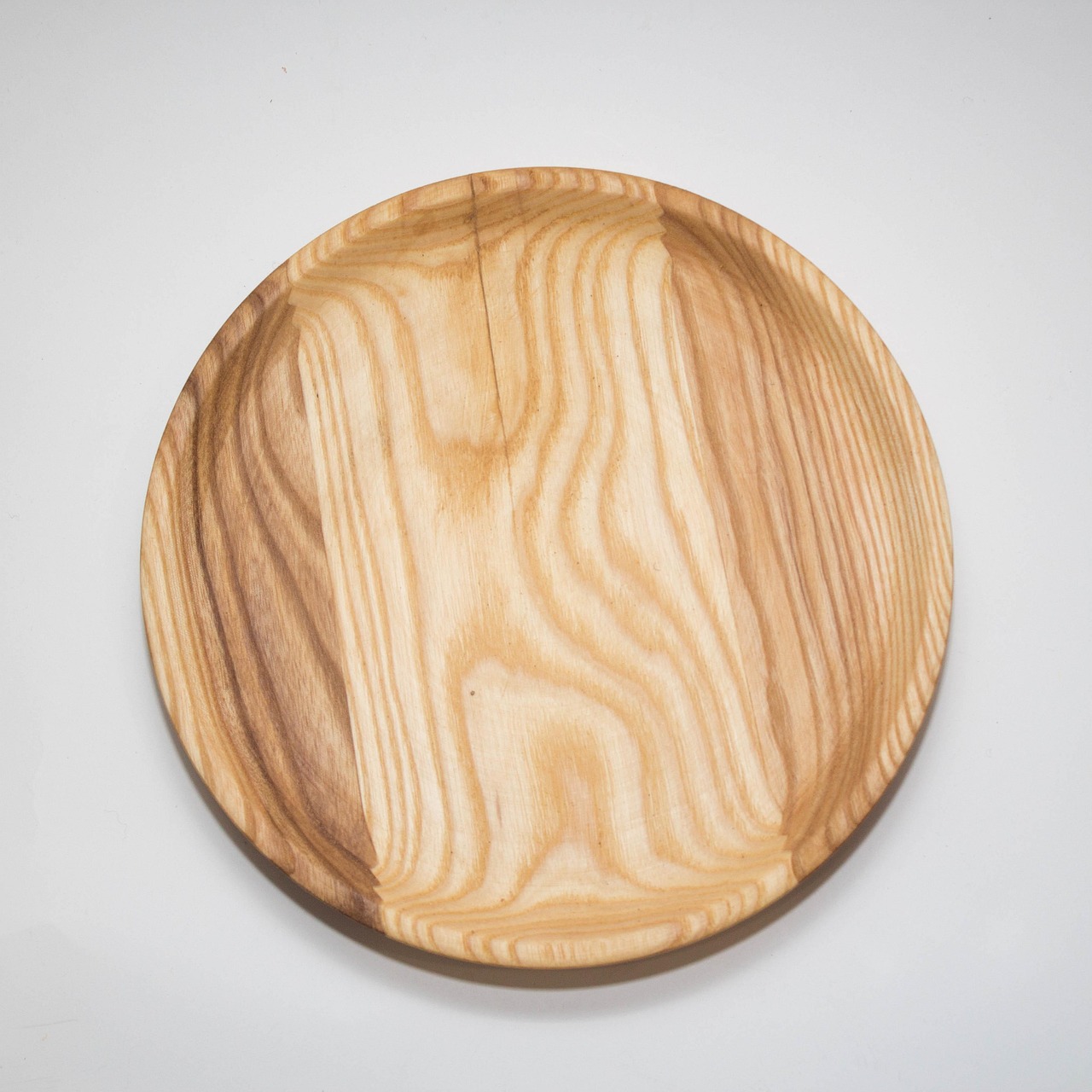 Choose Reusable Plates and Utensils Over Disposables (image credits: pixabay)