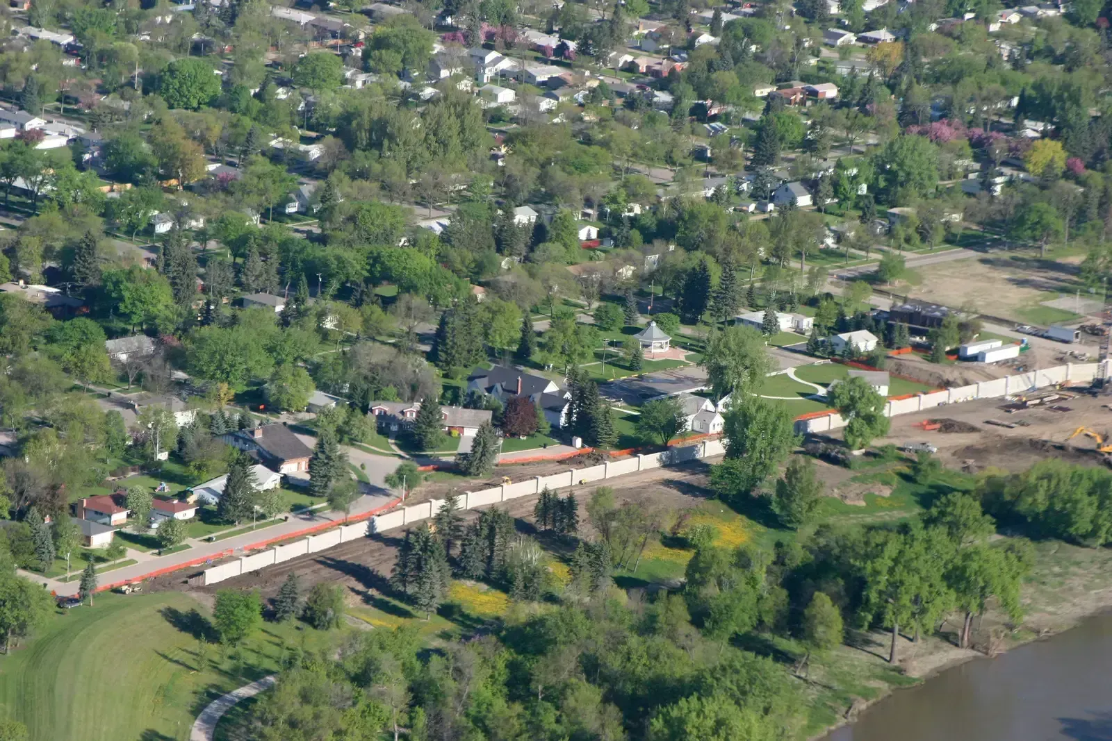 8. Grand Forks, North Dakota (This image is from the FEMA Photo Library (obsolete as of 2019).An archived copy may be found at the Wayback Machine (note: link may be permanently dead, as not all photos were backed up in this way).If the FEMA link is permanently dead, the photo can be found at NARA Access to Archival Databases (only works if photo was taken between 1989 and October 2004), or at City-data.com., Public domain)