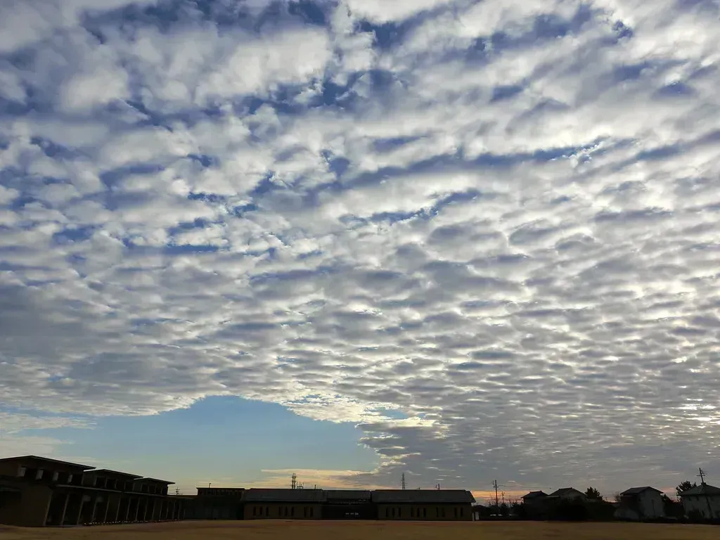 6. "Mackerel Sky, Mackerel Sky - Never Long Wet, Never Long Dry." (T.Kiya, Flickr, CC BY-SA 2.0)