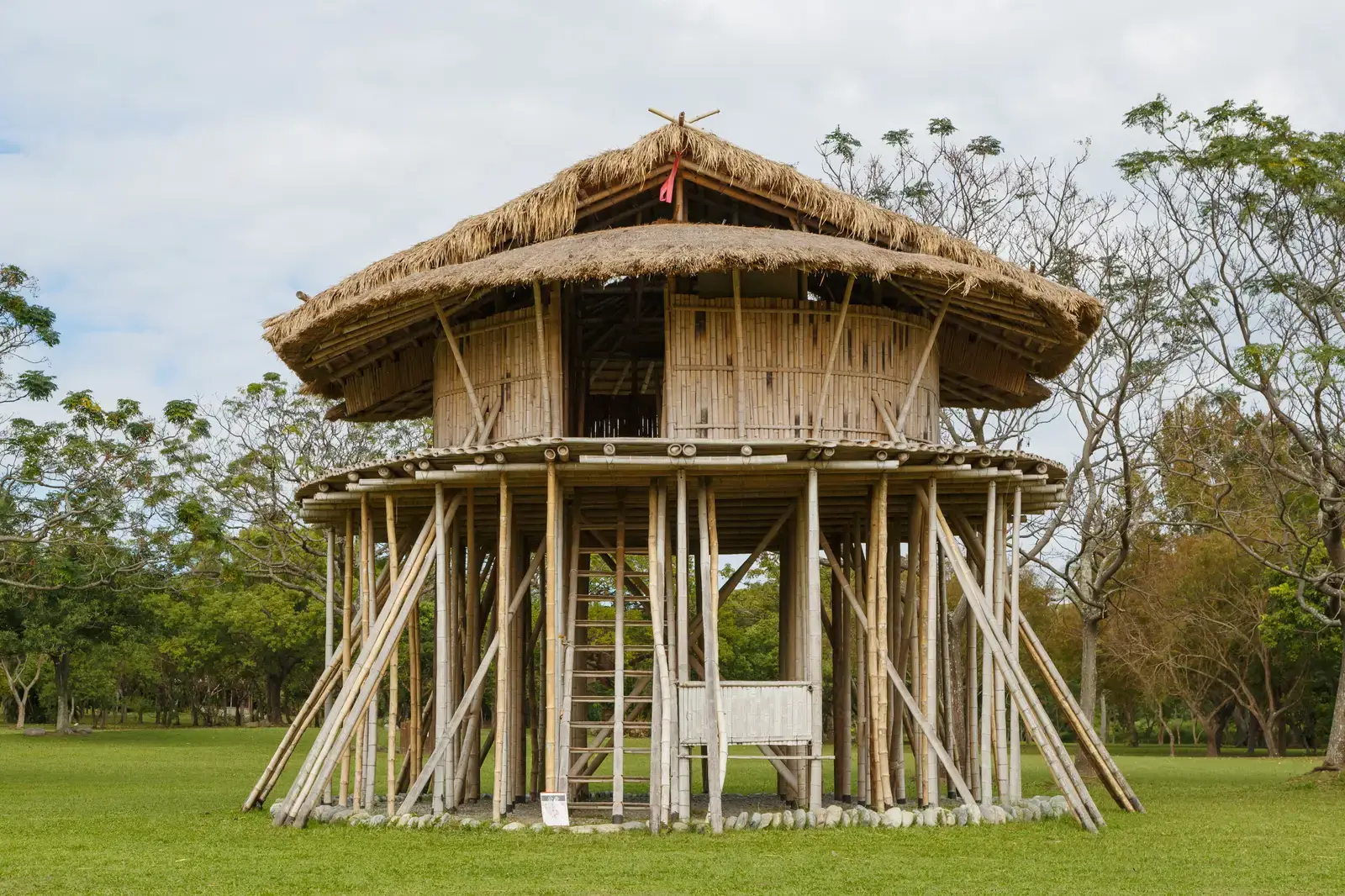 5. Flood-prone homes will start standing on stilts, literally (By CEphoto, Uwe Aranas, CC BY-SA 3.0)