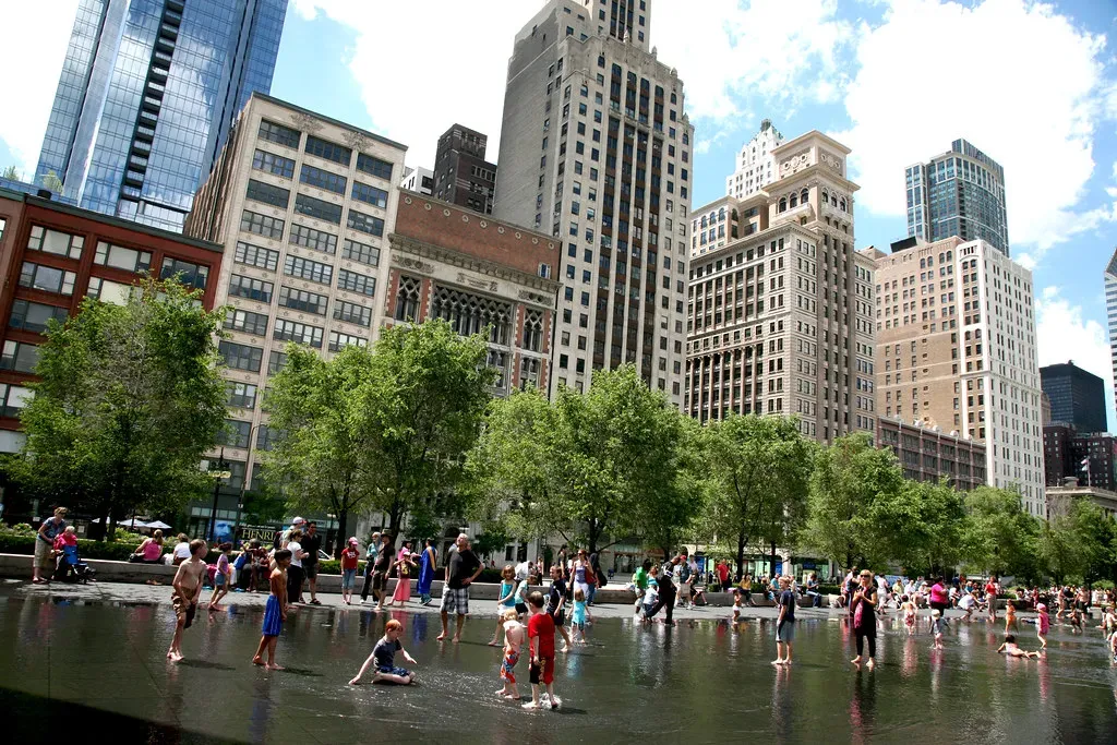 The urban heat island effect across two skylines ((vincent desjardins), Flickr, CC BY 2.0)