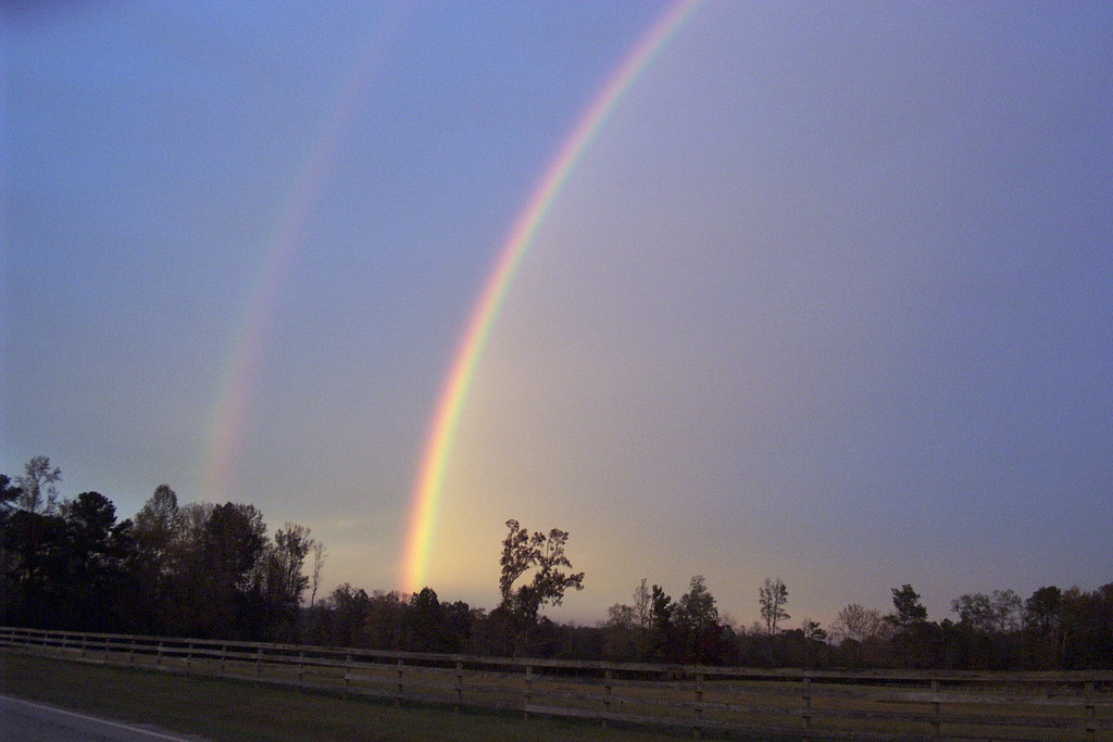 Understanding Double Rainbows and Color Reversal (image credits: flickr)