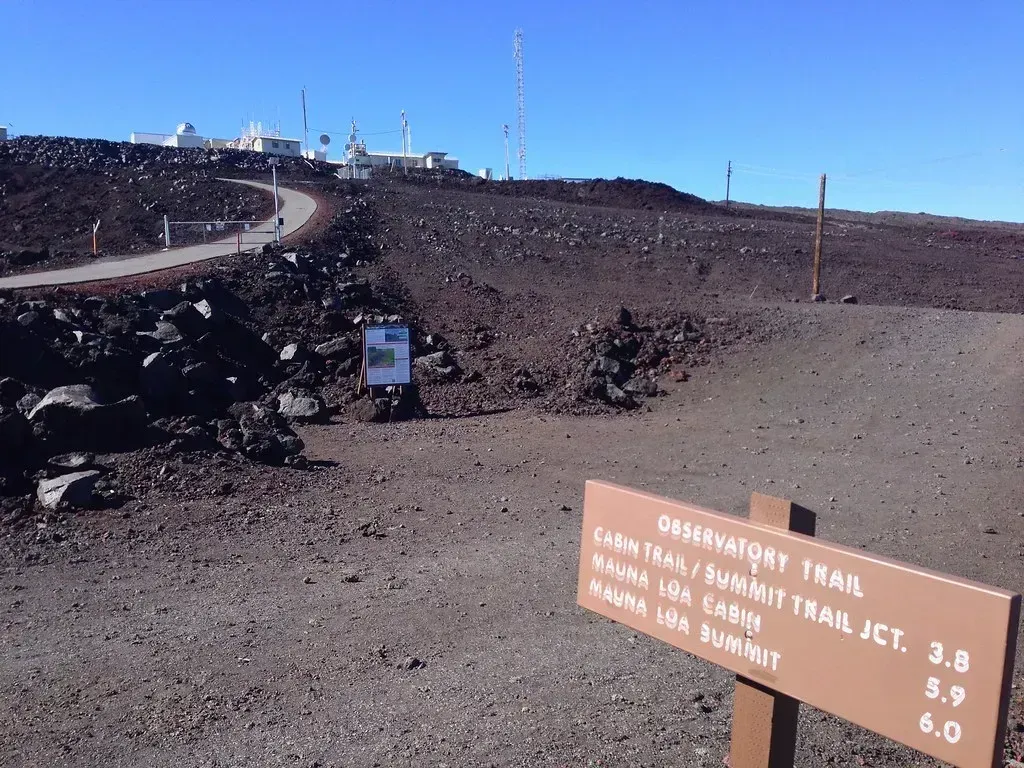 Mauna Loa Observatory, Hawaii: The Mountain That Proved CO2 Was Rising (runnr_az, Flickr, CC BY 2.0)