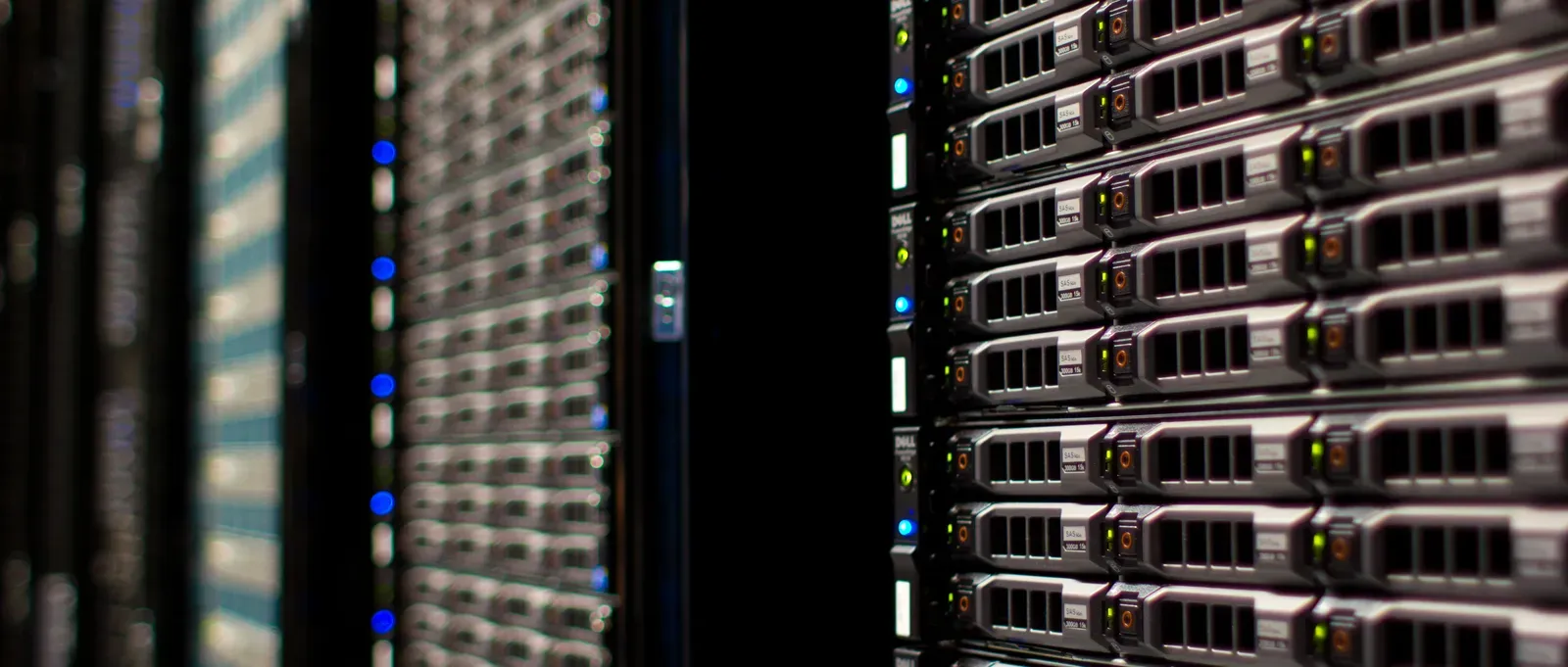 Data centers are quietly rewriting demand forecasts (By Victorgrigas, CC BY-SA 3.0)
