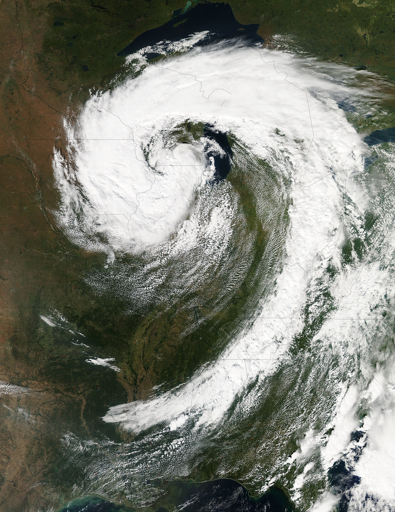 Unprecedented Atmospheric Pressure Waves (image credits: flickr)
