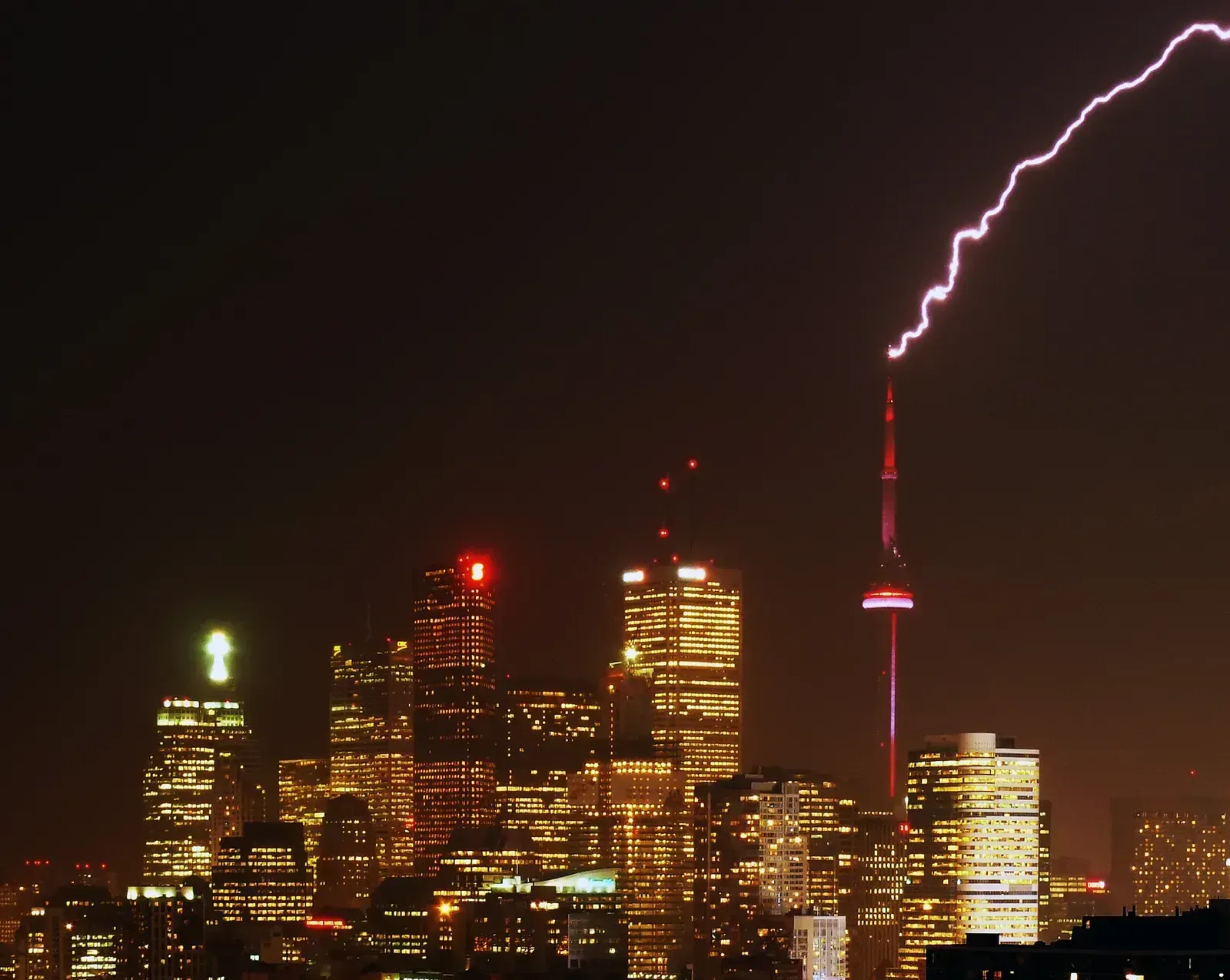 Toronto's CN Tower takes it even further (By Raul Heinrich, CC BY-SA 3.0)