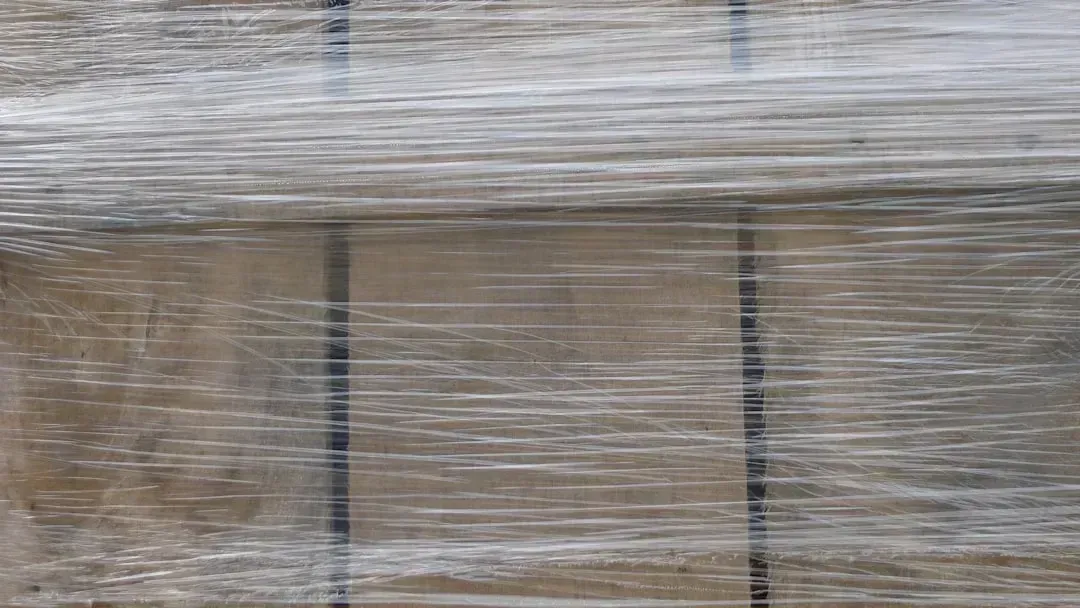 2. Plastic Wrap (Cling Film) (Image Credits: Unsplash)