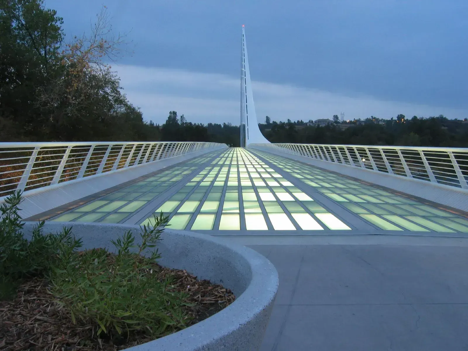 A city that has built its identity around the sun (Evening Shot of the Sundial Bridge, CC BY 2.0)
