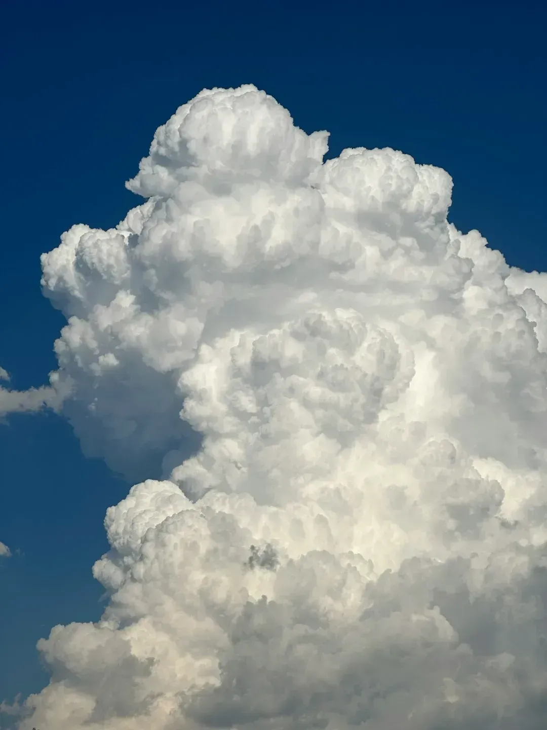 2. Rapidly Towering Cumulonimbus Clouds (Image Credits: Unsplash)