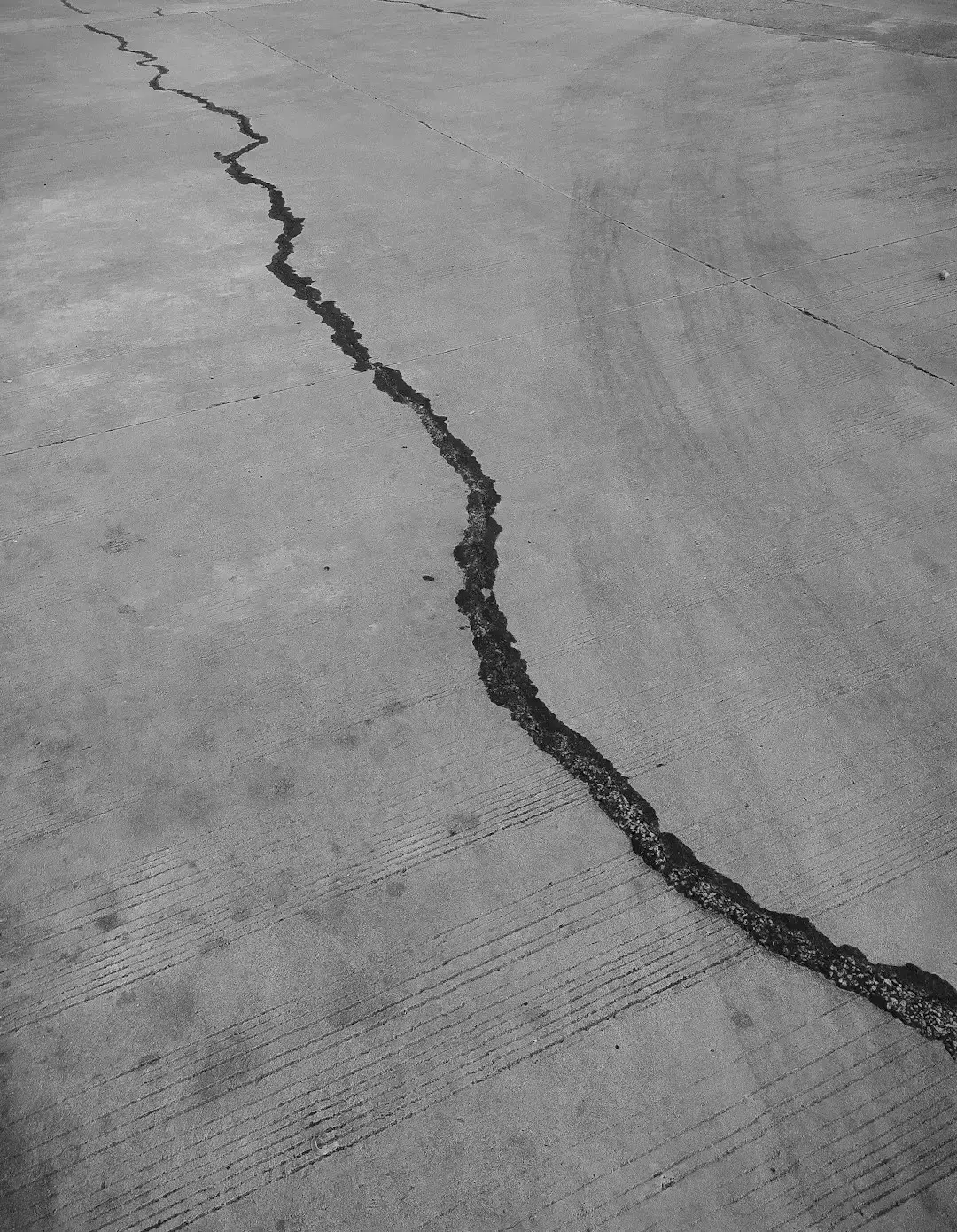 1. Frequent Small Earthquakes and Seismic Swarms (Image Credits: Unsplash)