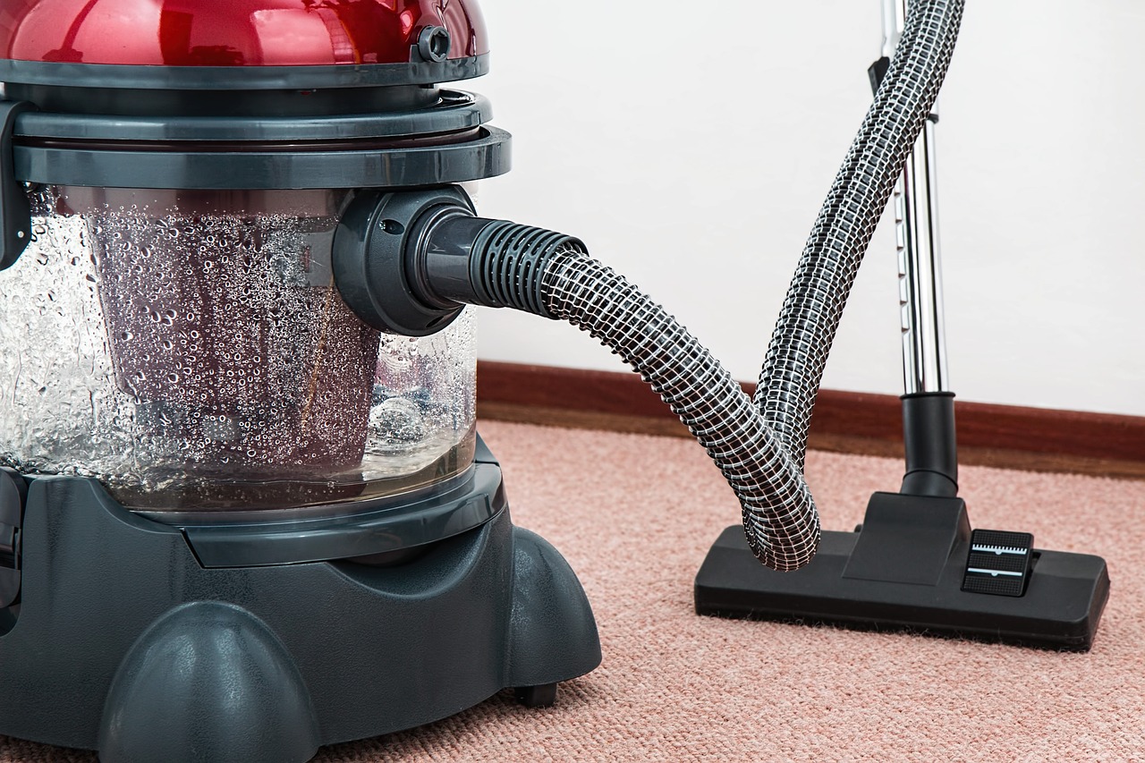 Vacuum Cleaner Dust Contains Synthetic Carpet Fibers and Chemicals (image credits: pixabay)