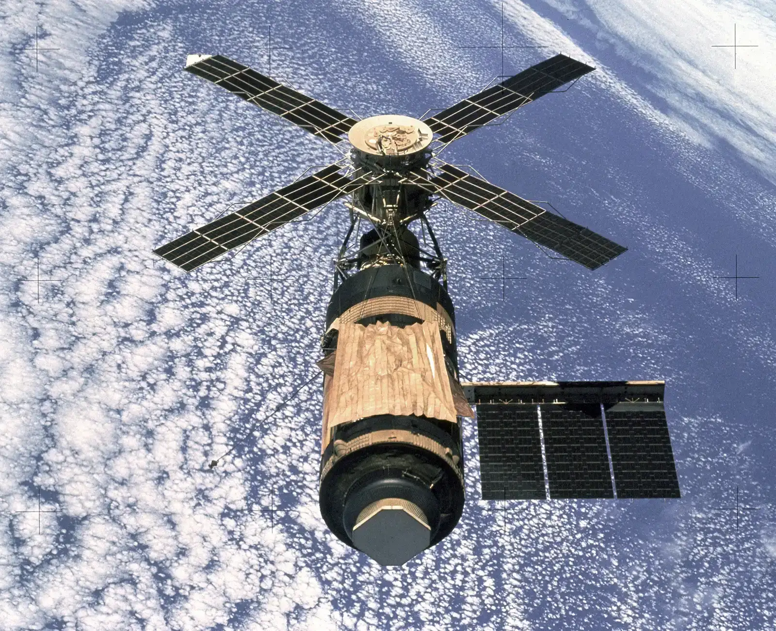 Skylab's fiery return to Earth became an unexpected global spectacle (grin.hq.nasa.gov at the Wayback Machine (archived 2001-02-22), Public domain)