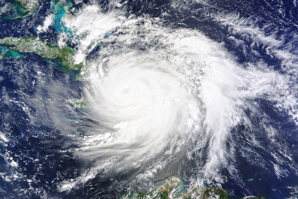Climate Change: The Engine Behind Monster Storms (image credits: rawpixel)