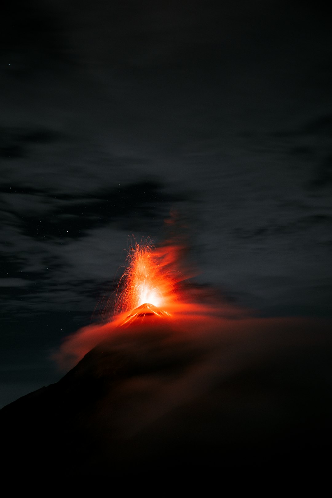 Volcanic Lightning: Nature's Fireworks Show (image credits: unsplash)
