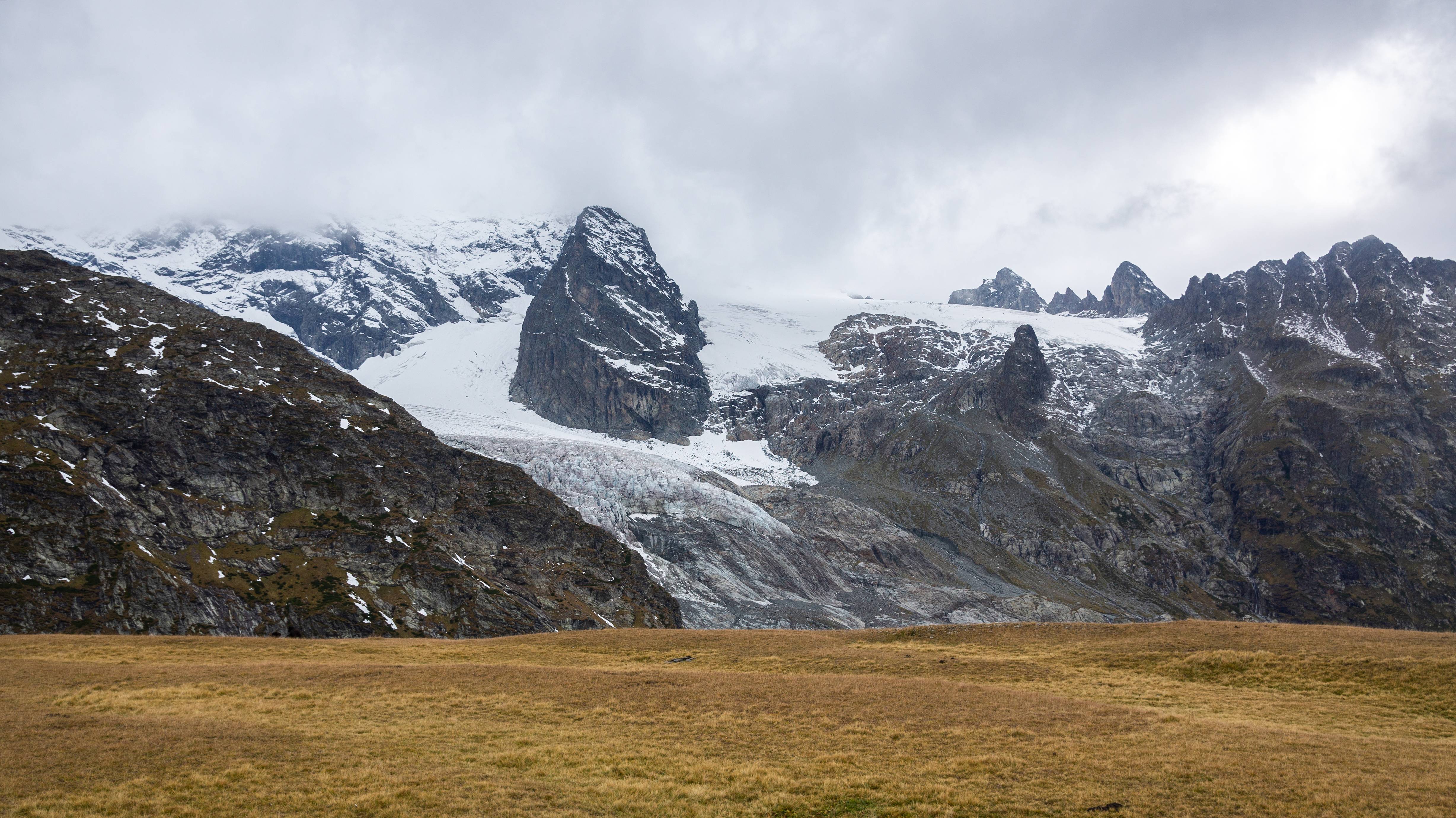 Temperate Glacier Findings: The Surprising Stability in Recent Data (image credits: wikimedia)