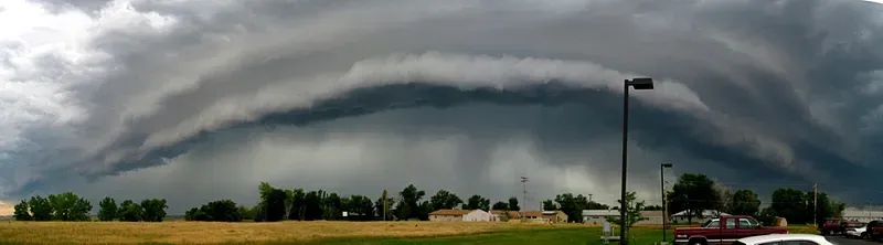 3. A shelf cloud or squall line rolling in on the horizon (Public domain)