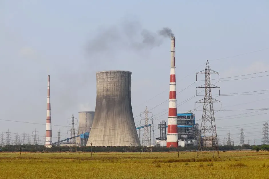 4. Charging From Coal-Heavy Grids Shifts, Not Eliminates, Emissions (Image Credits: Pexels)