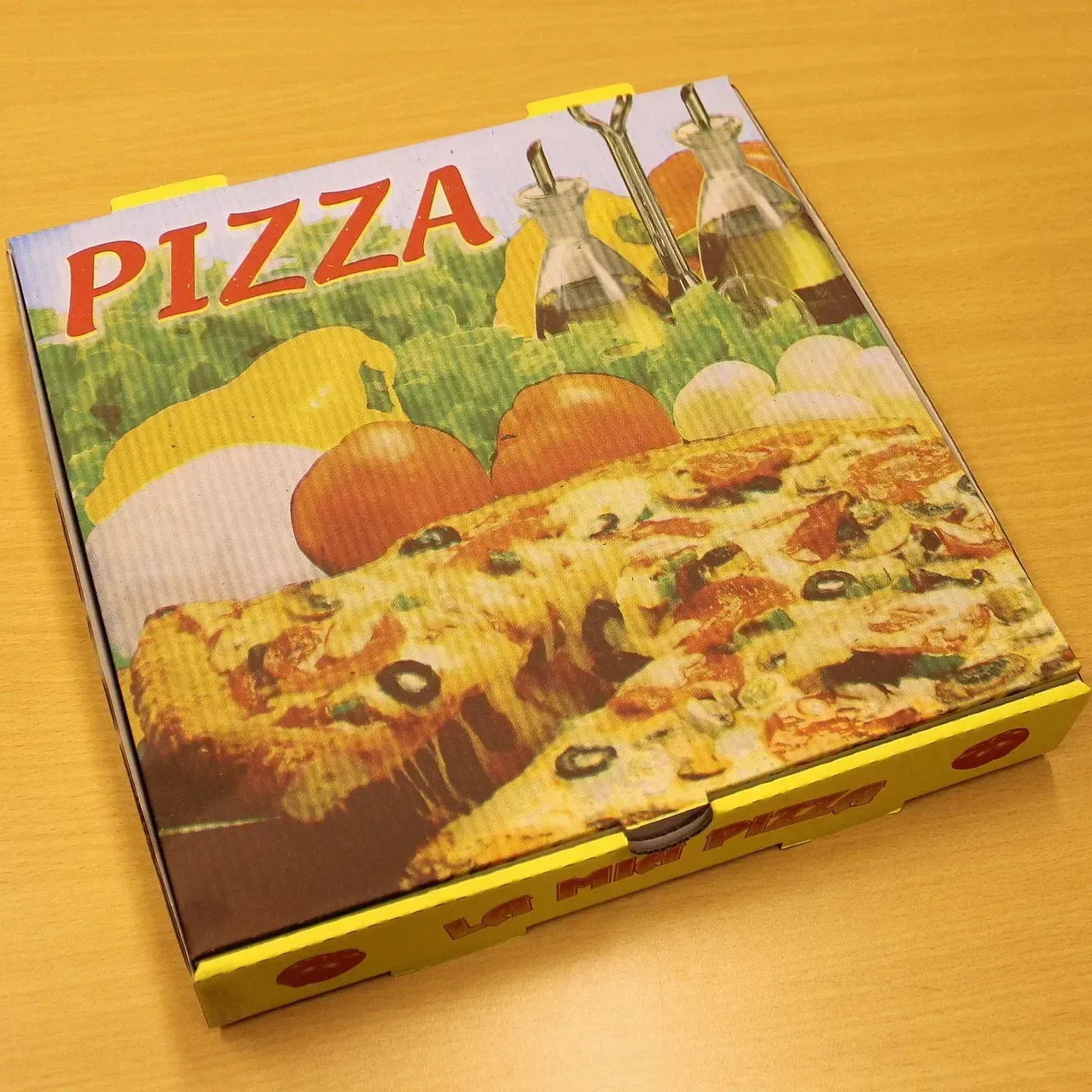 2. Greasy Pizza Boxes (Image Credits: Pixabay)