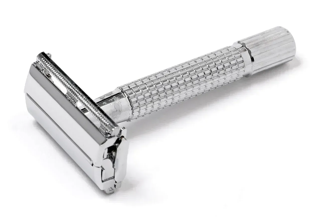 10. Disposable Razors (Image Credits: Pixabay)