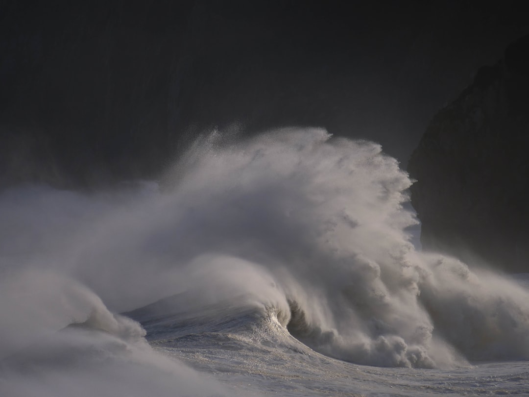 First Tsunami Waves Begin Hitting Hawaiian Shores (image credits: unsplash)