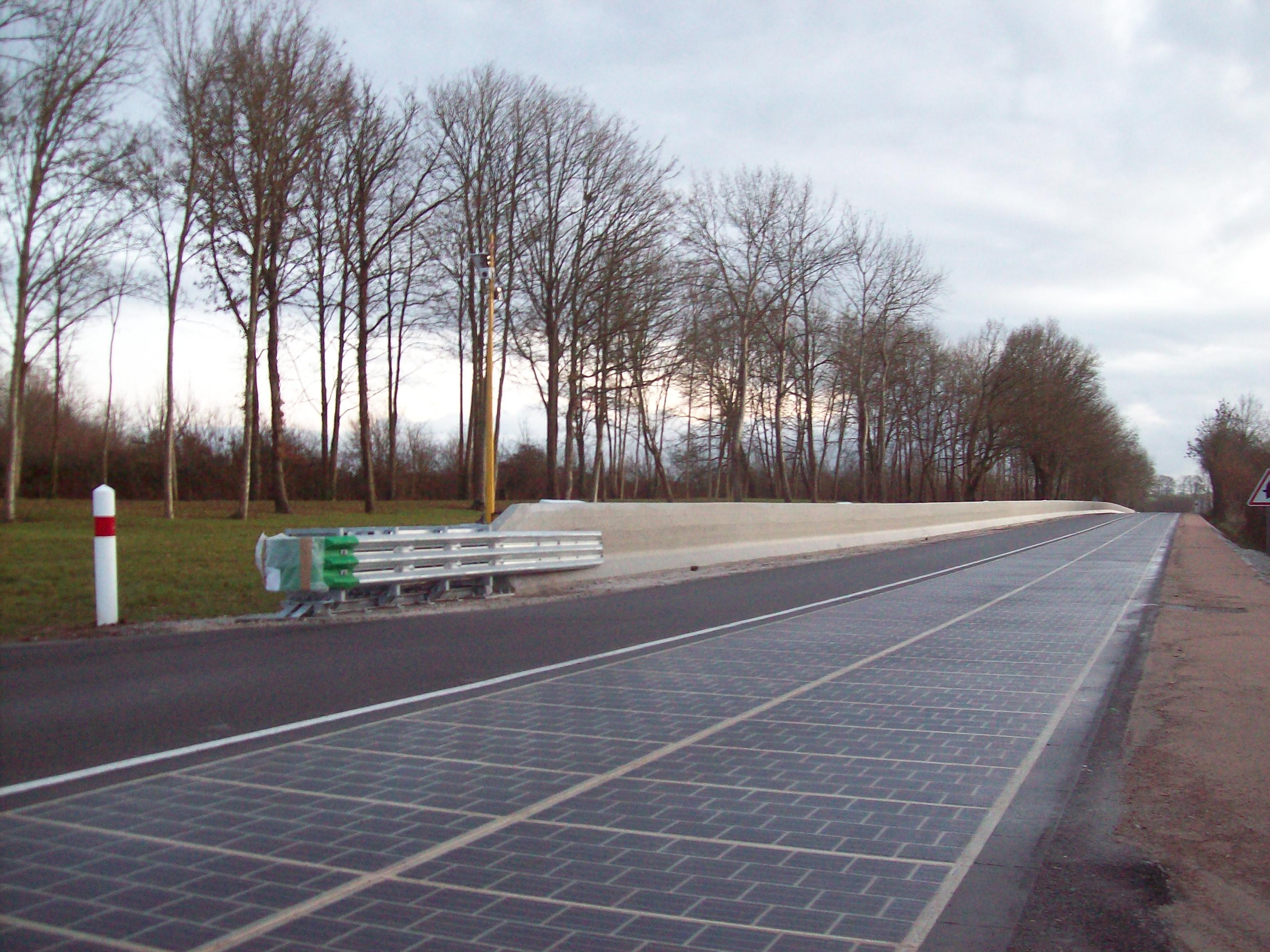 The Solar Roadways Project (USA) (image credits: wikimedia)