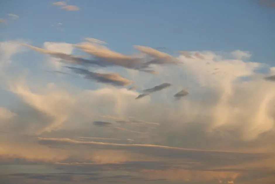 A Sky That Looked the Same but Felt Very Different (Image Credits: Pexels)