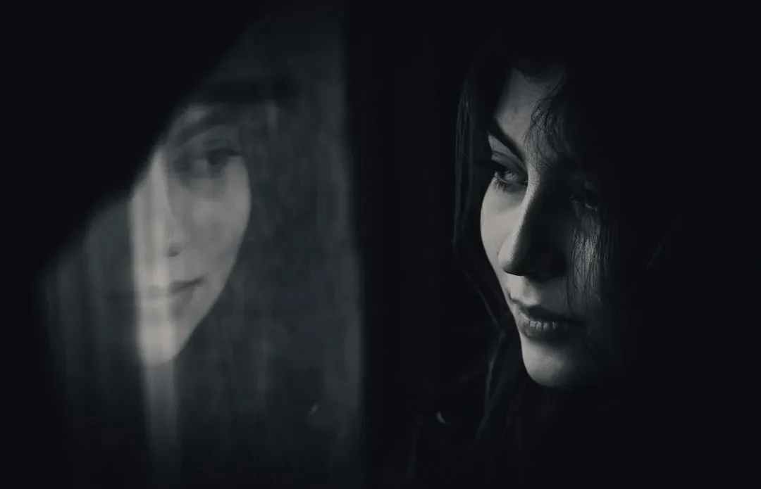 They Mirror You Too Perfectly to Build False Rapport (Image Credits: Unsplash)