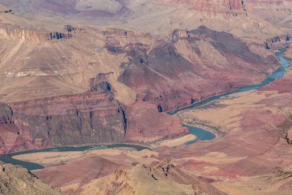 The Colorado River: The Sculptor That Carved a Mile-Deep Chasm (Image Credits: Pexels)