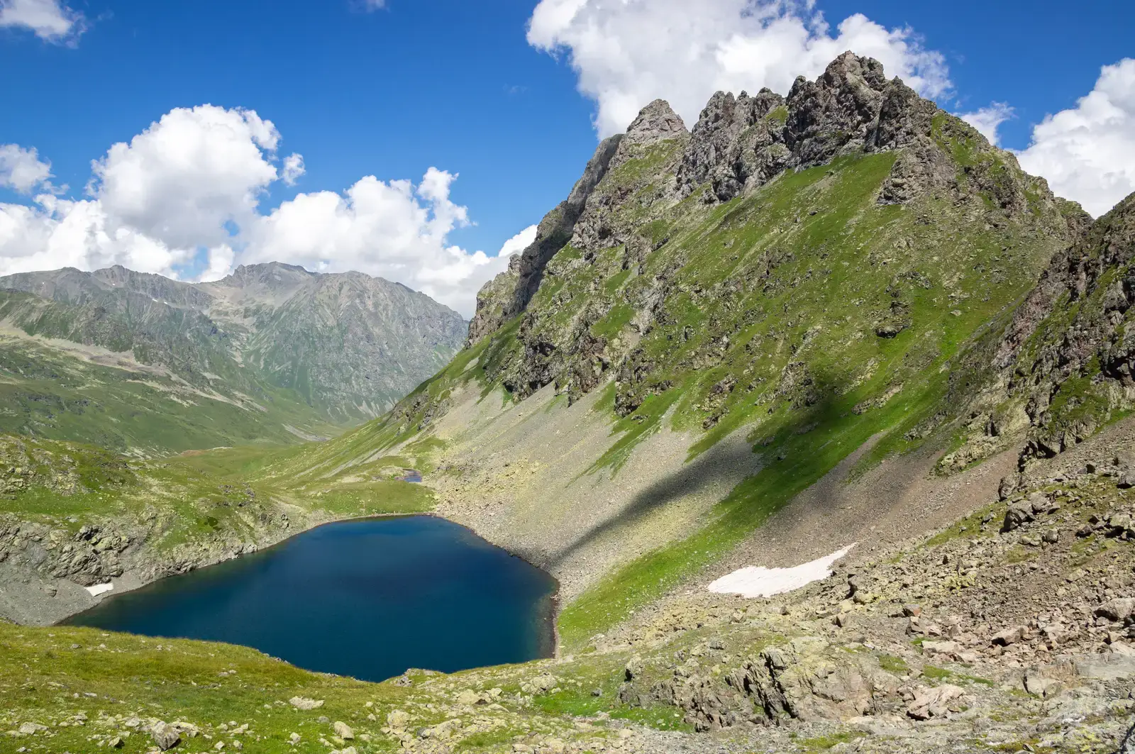 #3 Cirques and Tarn Lakes: Glacial Amphitheaters in the Mountains (By Vyacheslav Argenberg, CC BY 4.0)
