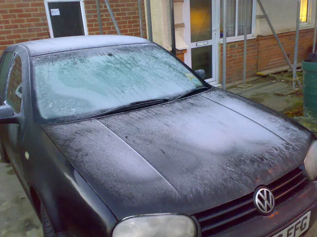 #2 Car Roofs and Windscreens Left in the Open (Stephen Fulljames, Flickr, CC BY-SA 2.0)